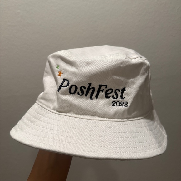 White PoshFest 2022 bucket hat - Picture 2 of 4